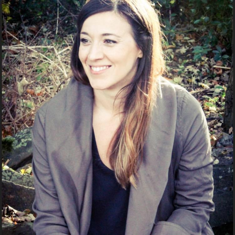 Amy Grace Headshot